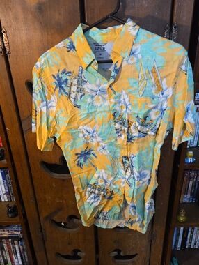 Izod Yellow Tropical Floral Button-Up Shirt with Blue Accents